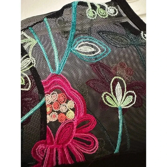 Kim & Cami Women’s size medium floral top - Picture 4 of 6